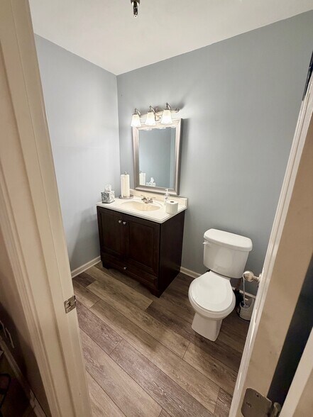 More Photos Of 260 Crossfield Dr, Versailles Light Distribution For Lease