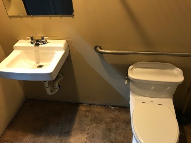 More Photos Of 825 15th St, Lake Park Warehouse For Lease