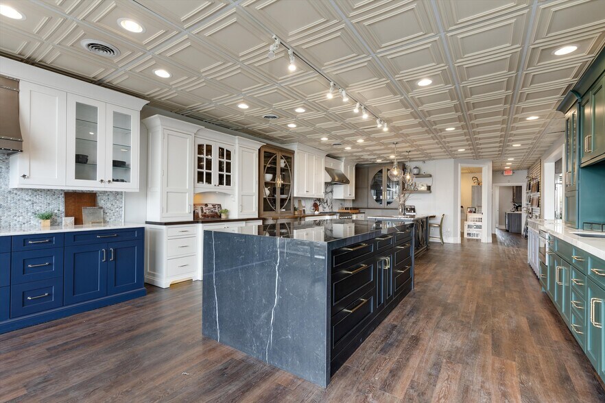 More Photos Of 20485-20489 Mack Ave, Grosse Pointe Woods Storefront For Sale