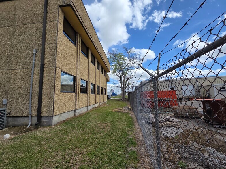 More Photos Of 1844 & 1846 Interstate 10 S, Beaumont Medical For Sale