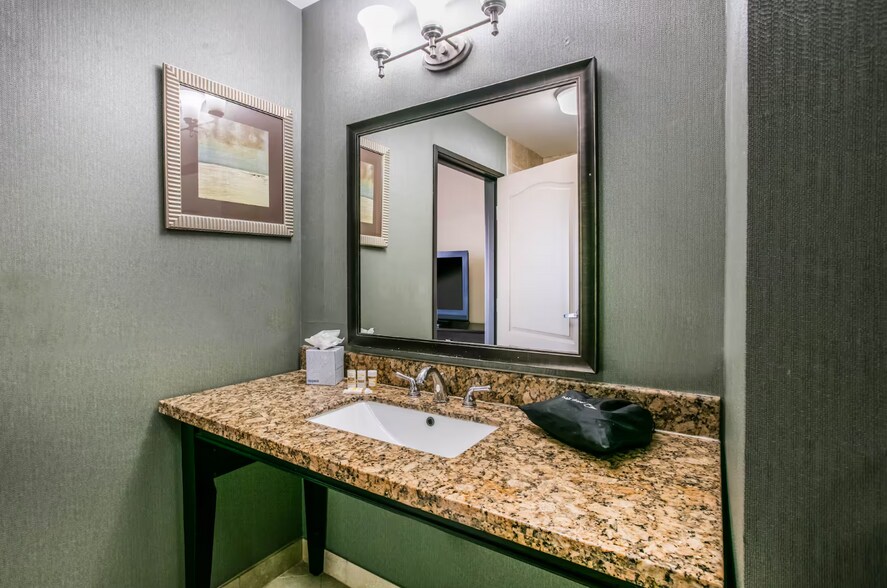 More Photos Of 431 Airport Fwy, Euless Hospitality For Sale