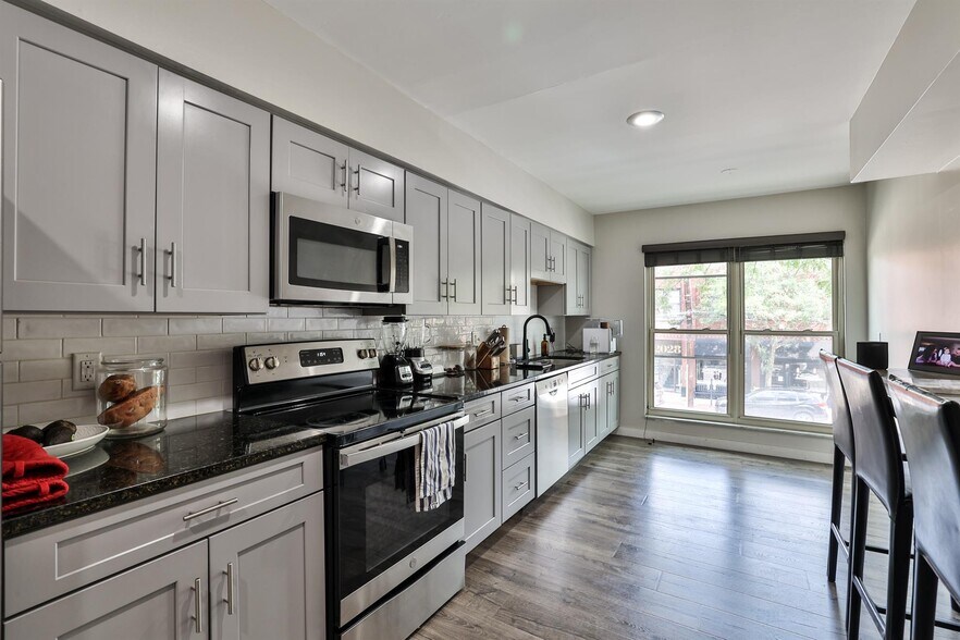 More Photos Of 2039 Madison Rd, Cincinnati Storefront Retail Office For Sale