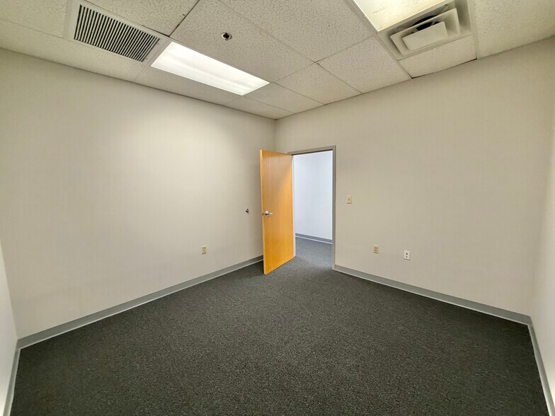 More Photos Of 1470 E Weisgarber Rd, Knoxville Light Distribution For Lease