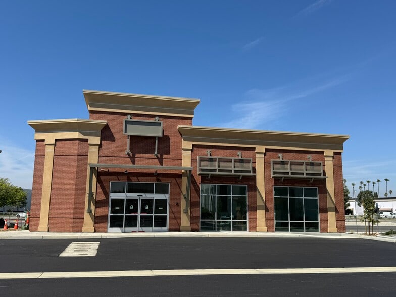 Primary Photo Of 1598 Magnolia Ave, Corona Restaurant For Lease