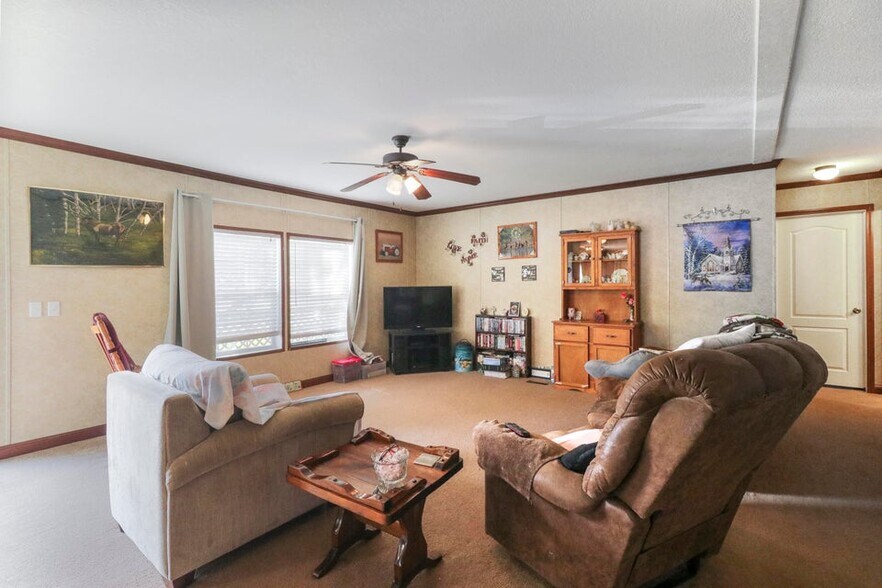 More Photos Of 1219 Private Road 1060, West Plains Recycling Center For Sale