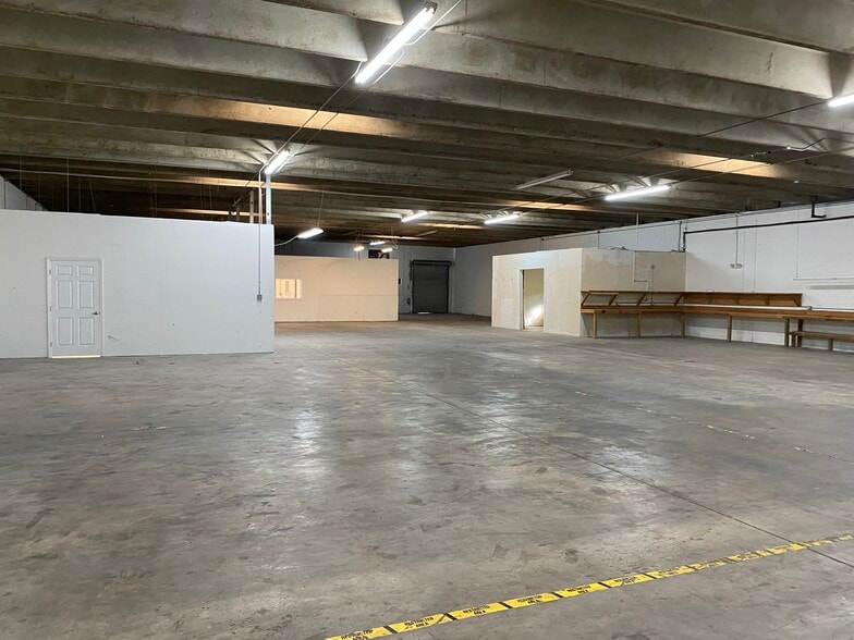 More Photos Of 3028 Mercury Rd, Jacksonville Warehouse For Lease