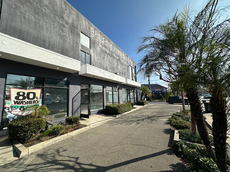 More Photos Of 3131-3157 N San Fernando Rd, Los Angeles Flex For Lease