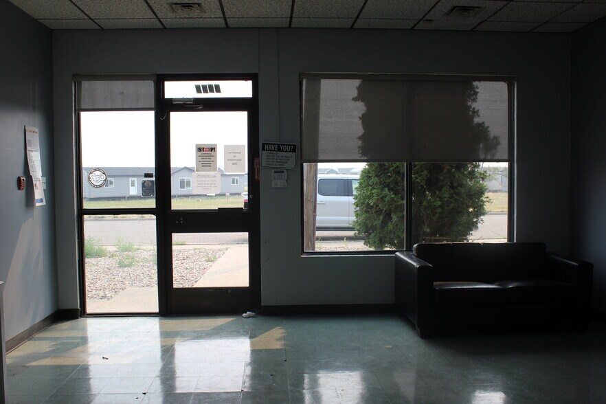 More Photos Of 1954 10 Av NW, Medicine Hat Warehouse For Sale