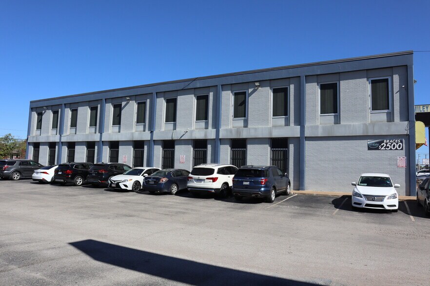 More Photos Of 10901 Garland Rd, Dallas Office For Sale