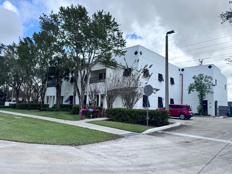 More Photos Of 3180 Fairlane Farms Rd, Wellington Warehouse For Lease