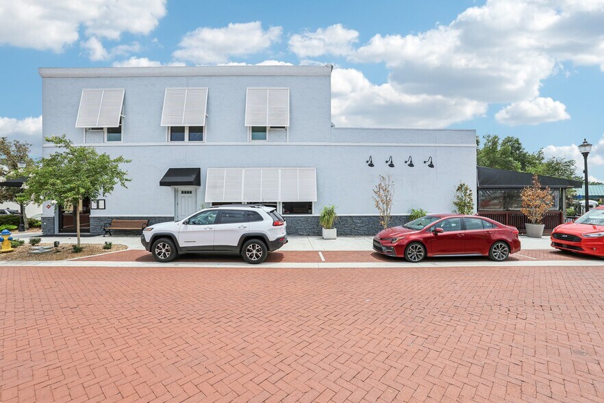 More Photos Of 801 W Montrose St, Clermont Restaurant For Sale