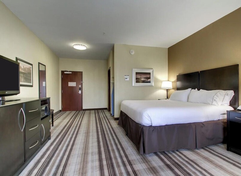 More Photos Of 639 S Canal St, Natchez Hotel For Sale