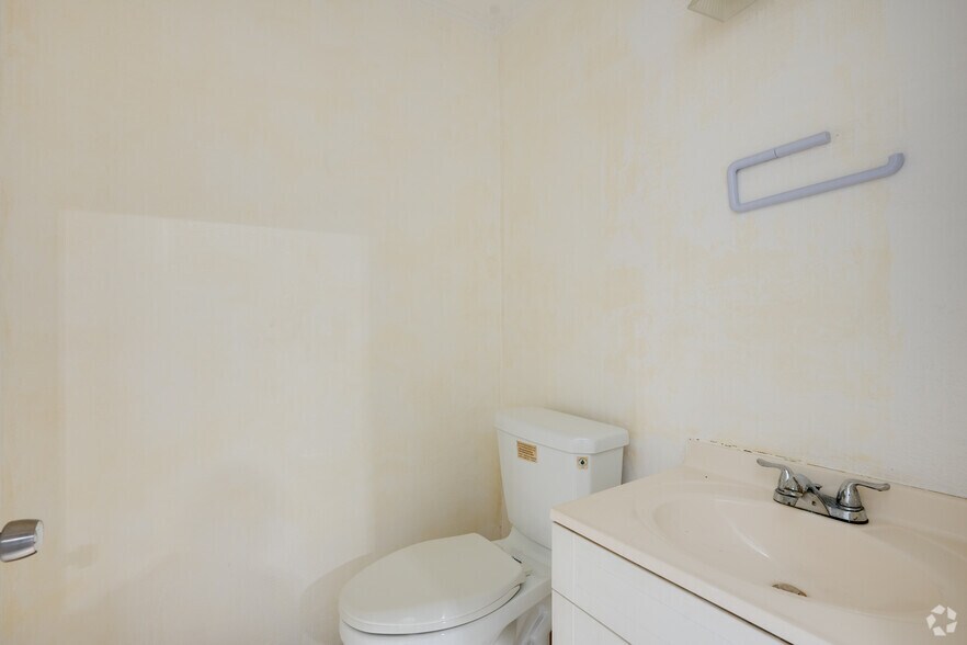More Photos Of 12110-12158 SW 114th Pl, Miami Unknown For Lease