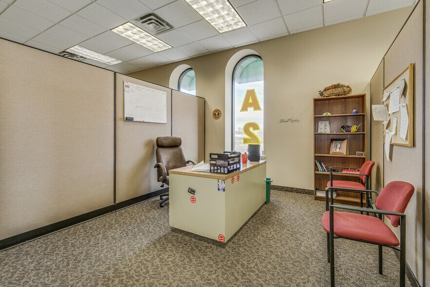 More Photos Of 449 7th St E, Saint Paul Storefront For Sale