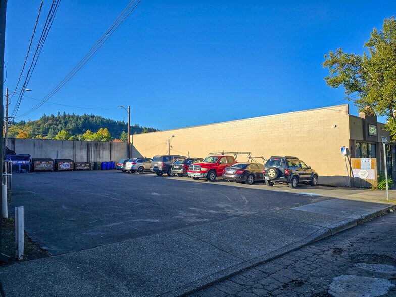 More Photos Of 129-137 N Main Ave, Gresham Restaurant For Sale