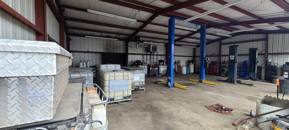 More Photos Of 742 3rd Ave, Longview Distribution For Sale