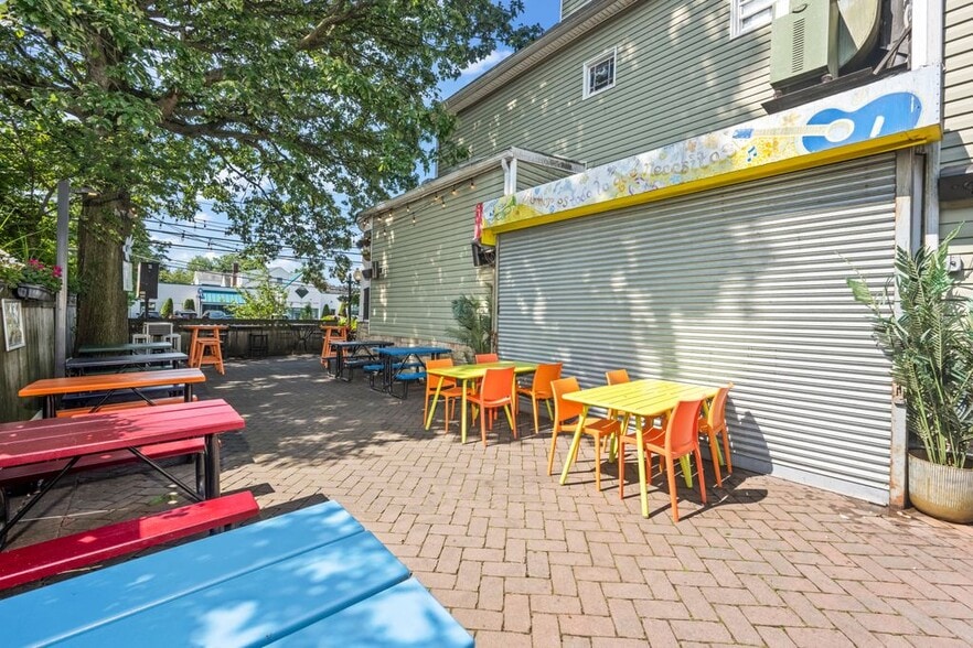 More Photos Of 585 Forest Ave, Staten Island Restaurant For Sale