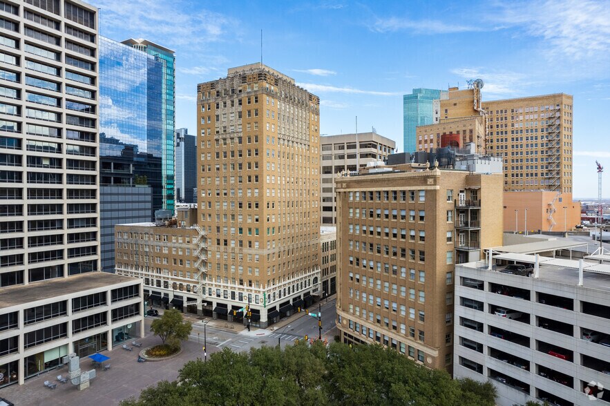 More Photos Of 411 W 7th St, Fort Worth Apartments For Lease