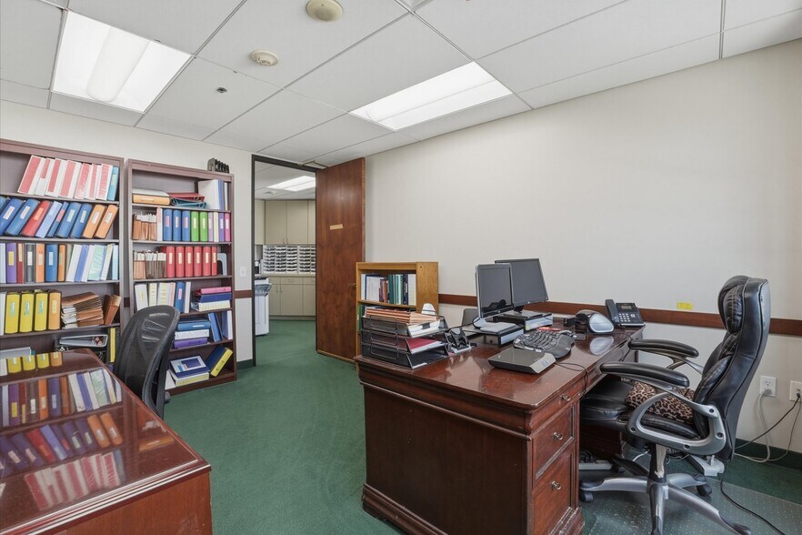 More Photos Of 3033 N Central Ave, Phoenix Office For Sale
