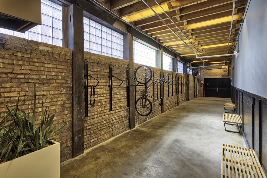 More Photos Of 641-651 W Lake St, Chicago Office For Lease