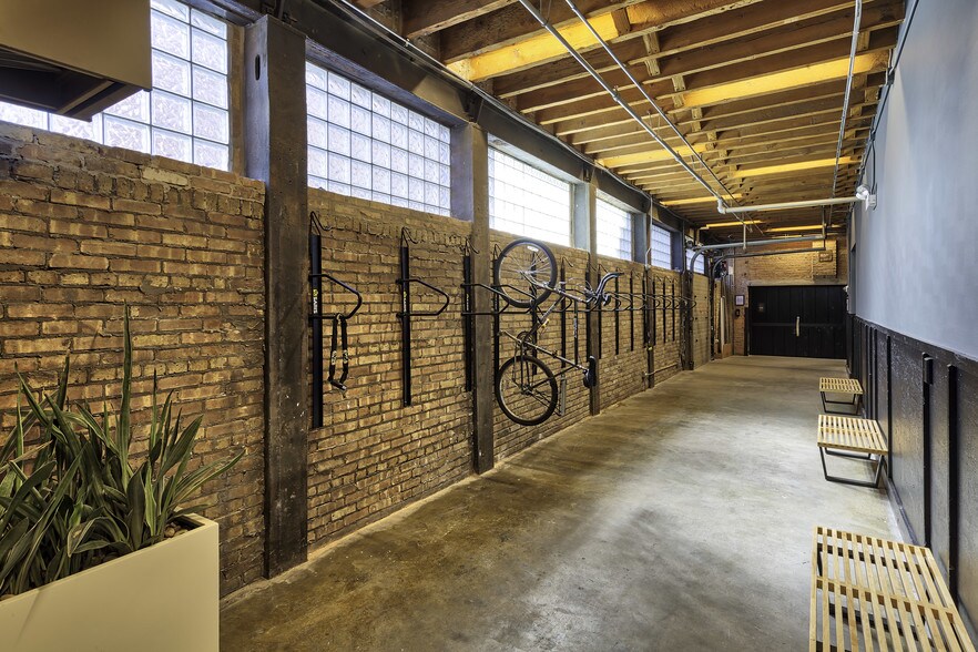 More Photos Of 641-651 W Lake St, Chicago Office For Lease