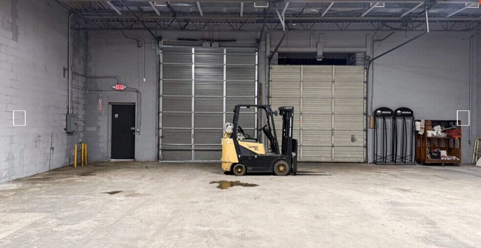 More Photos Of 109 N Black Horse Pike, Blackwood Warehouse For Lease