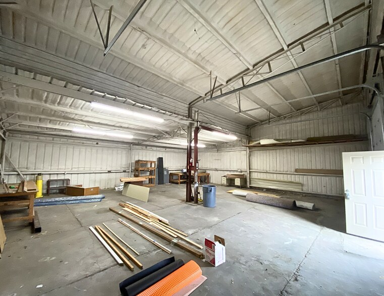 More Photos Of 536 W Deschutes Ave, Kennewick Warehouse For Sale