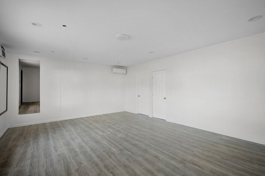 More Photos Of 7798 Foothill Blvd, Tujunga Freestanding For Sale