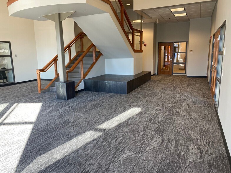 More Photos Of 4800 Olson Memorial Hwy, Golden Valley Office For Lease