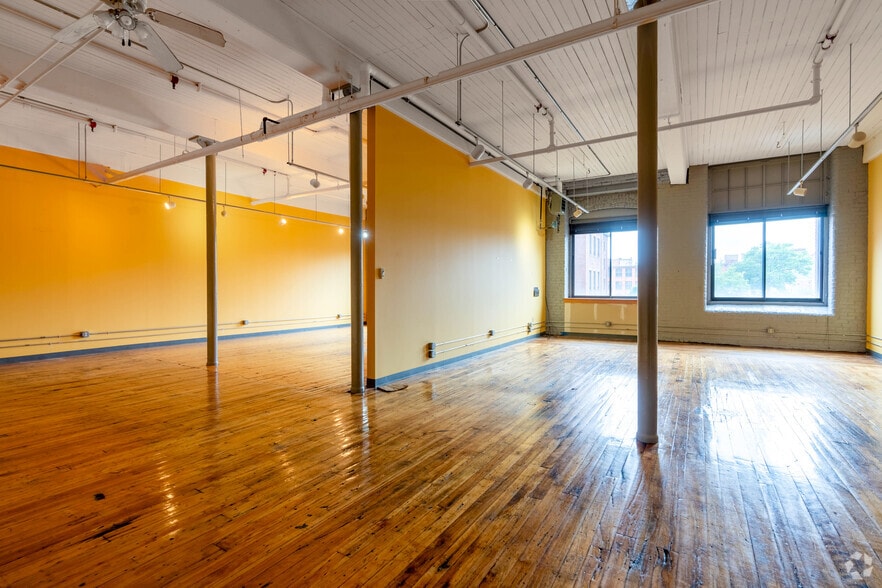 More Photos Of 4 Open Square Way, Holyoke Showroom For Lease