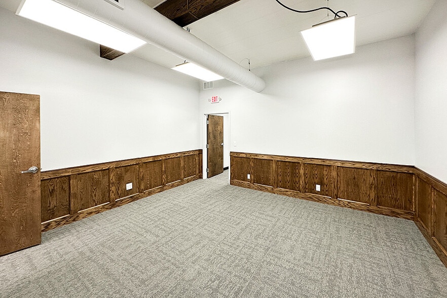 More Photos Of 166 Main St, Springfield Office For Sale