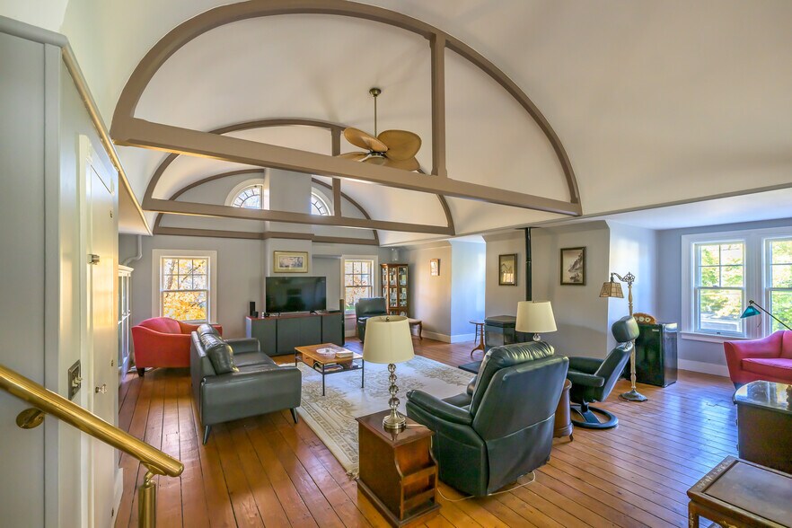 More Photos Of 518 Main St, Great Barrington Hospitality For Sale