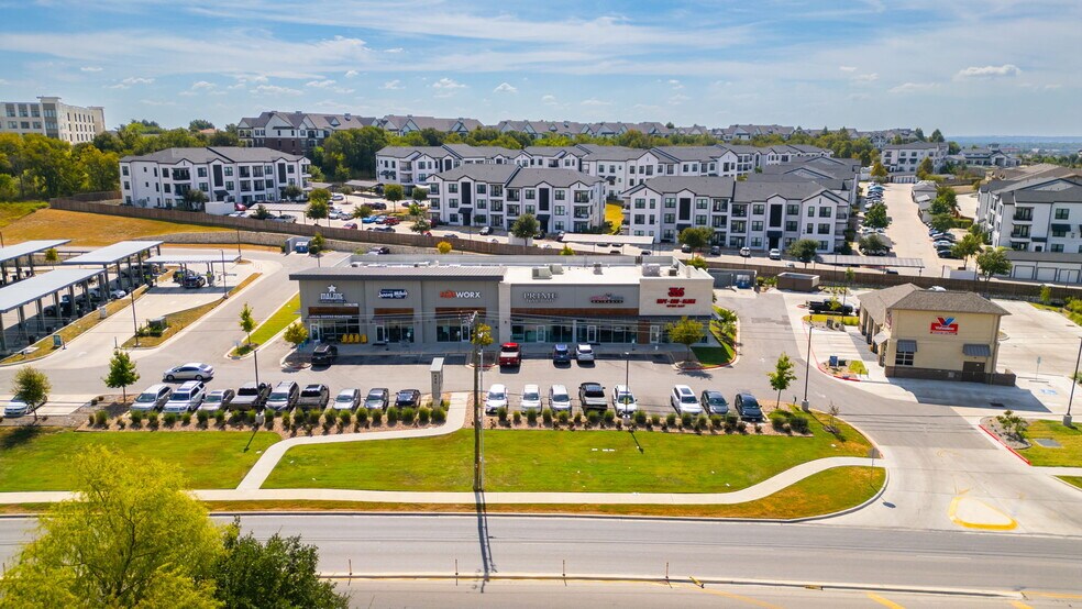 More Photos Of 635 University Blvd, Round Rock Storefront For Sale