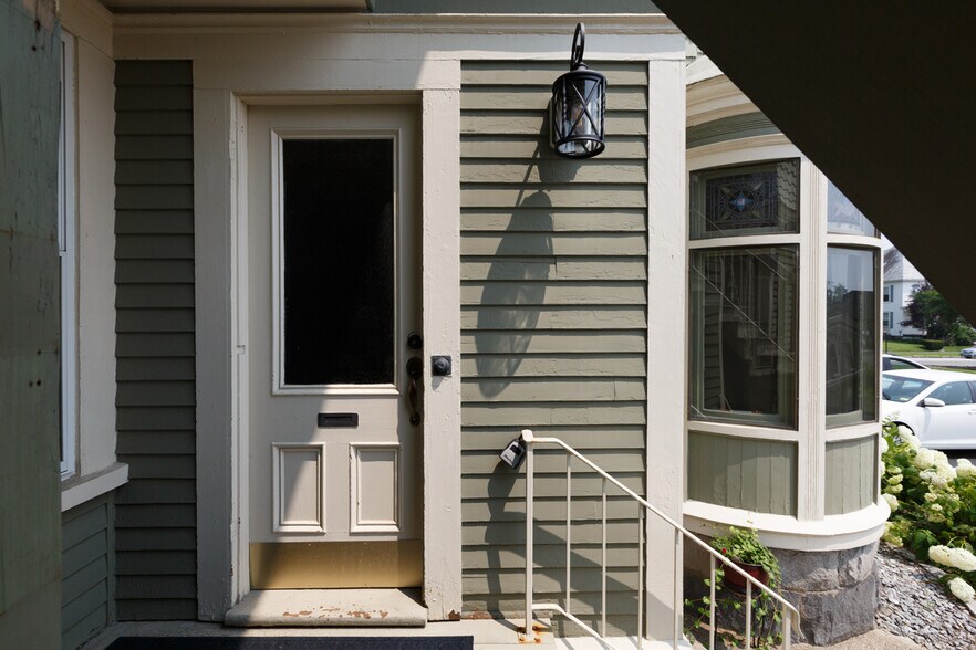 More Photos Of 84 Bay St, Manchester Office Residential For Lease