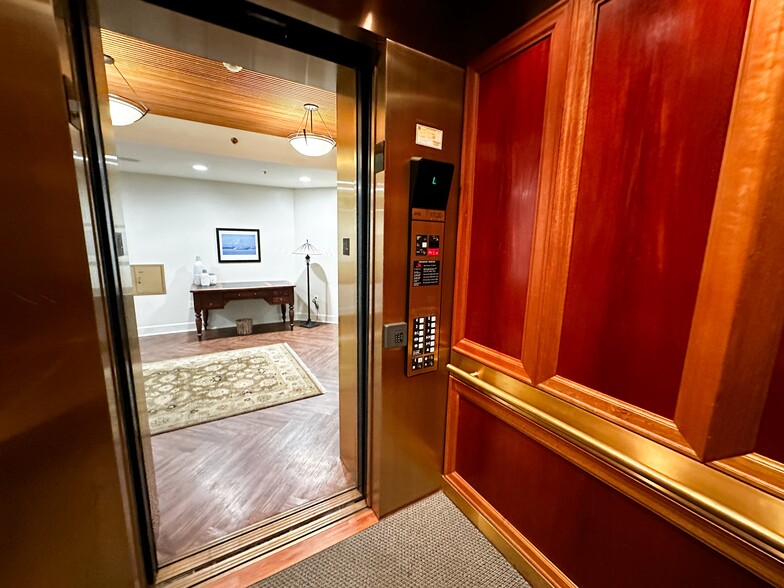 More Photos Of 360 Knechtel Way NE, Bainbridge Island Apartments For Sale