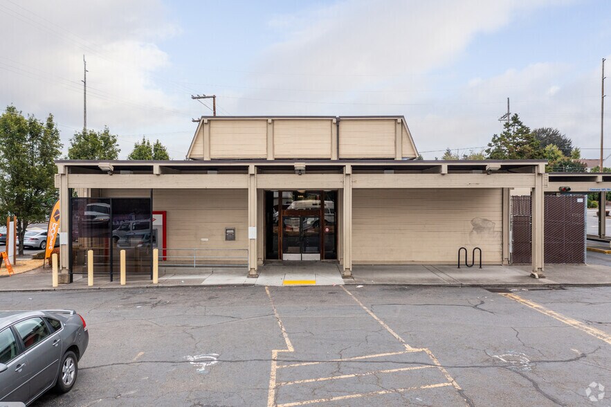 More Photos Of 10120 NE Sandy Blvd, Portland Bank For Lease