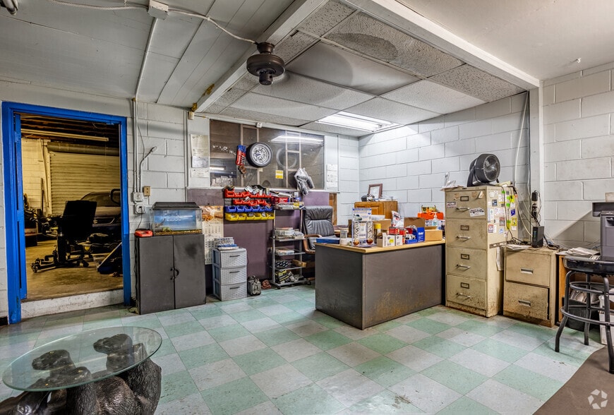 More Photos Of 2201 E Busch Blvd, Tampa Auto Repair For Sale