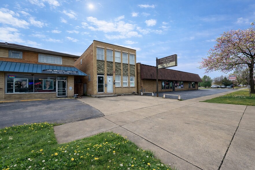 More Photos Of 5635 W 79th St, Burbank Storefront Retail Residential For Sale