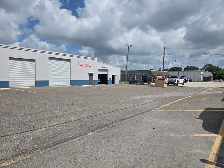 More Photos Of 2700 23rd St N, Saint Petersburg Warehouse For Lease
