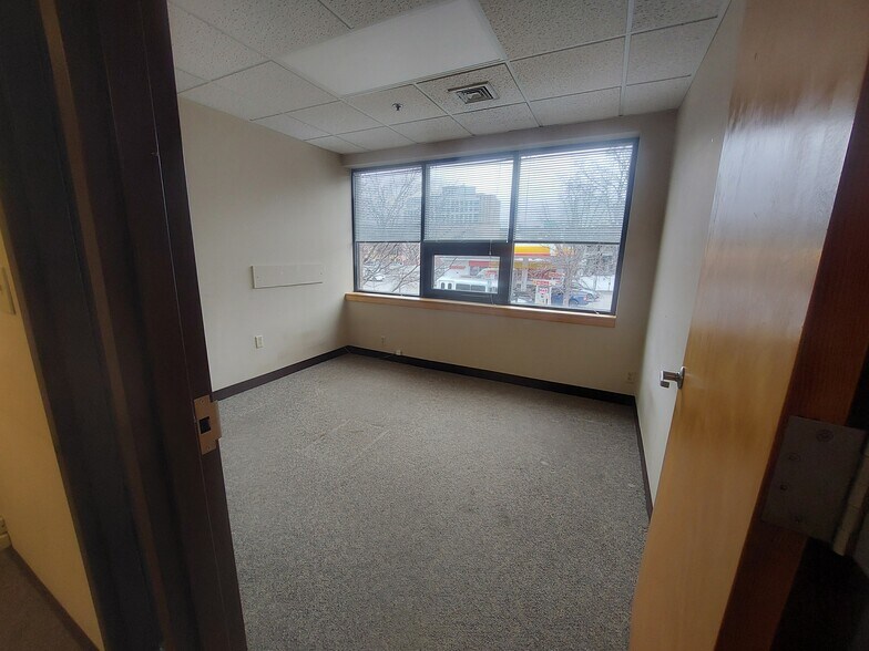 More Photos Of 1000 Cambridge St, Cambridge Medical For Lease
