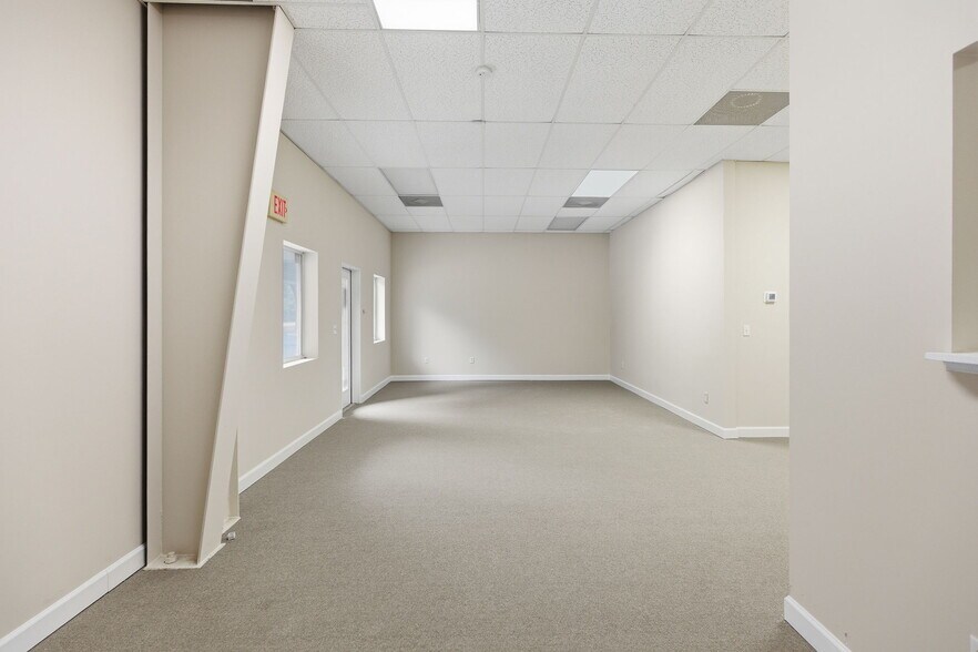 More Photos Of 136 Beach City Rd, Hilton Head Flex For Lease