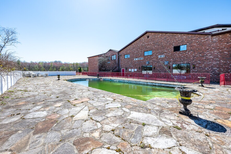 More Photos Of 4858 Route 32, Catskill Hotel For Lease