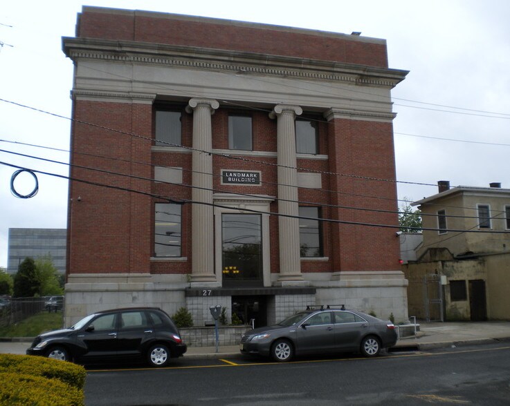 More Photos Of 27 Warren St, Hackensack Office For Lease