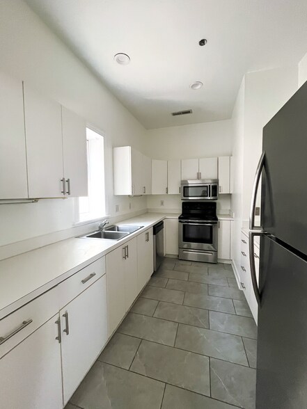 More Photos Of 289-291 King St, Charleston Apartments For Sale