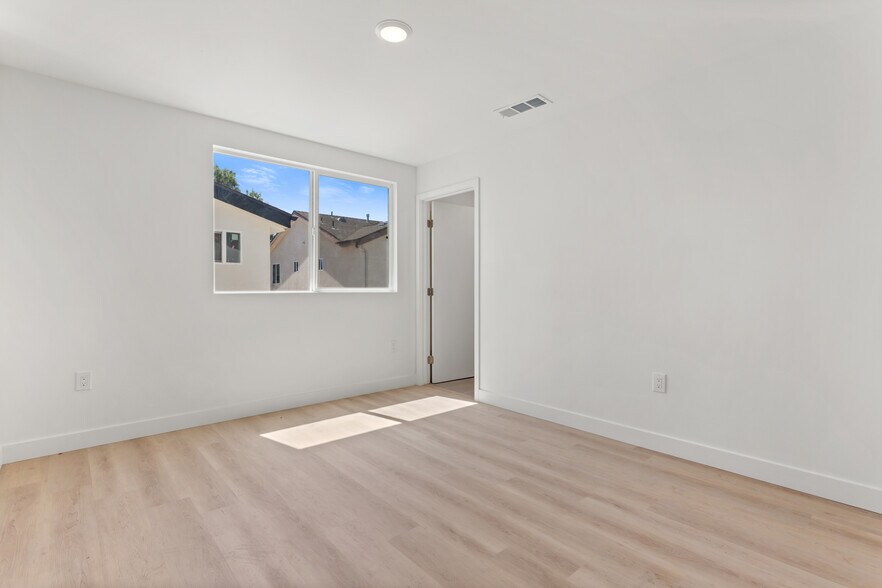 More Photos Of 707 W 80th St, Los Angeles Land For Sale