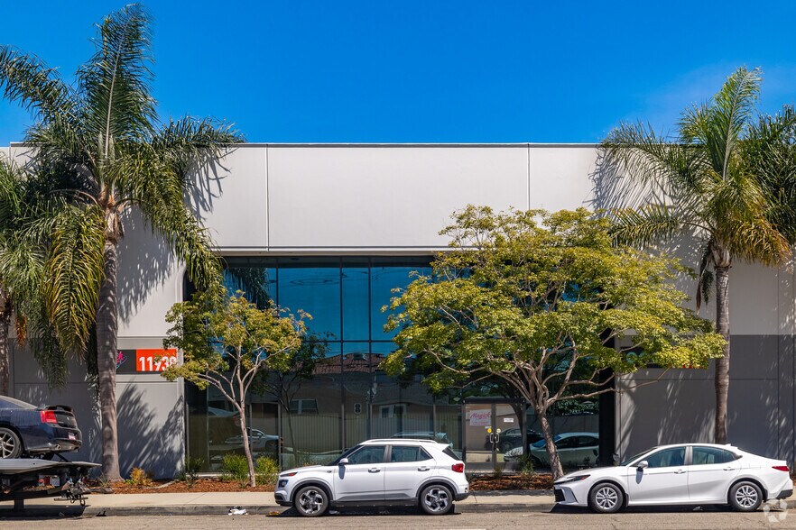 More Photos Of 11934-11954 S La Cienega Blvd, Hawthorne Showroom For Lease