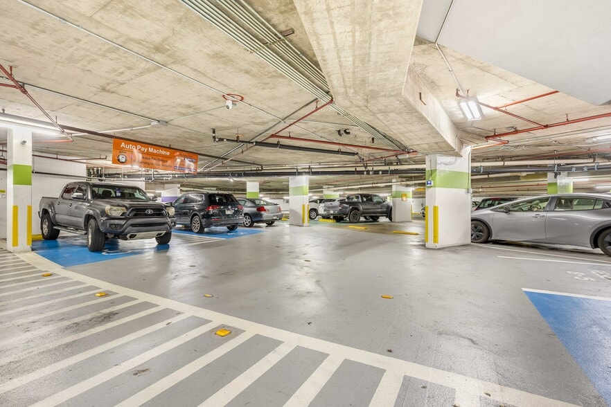 More Photos Of 2155 kalakaua Ave, Honolulu Office For Lease