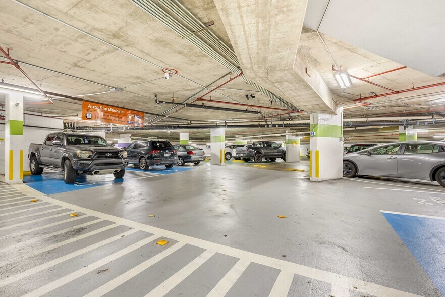 More Photos Of 2155 kalakaua Ave, Honolulu Office For Lease