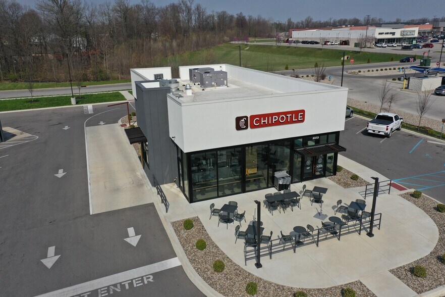 More Photos Of 3513 E 10th St, Jeffersonville General Retail For Sale