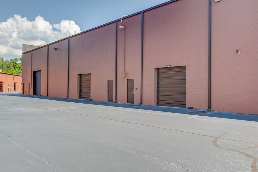 More Photos Of 6525 Shiloh Rd, Alpharetta Office Residential For Sale